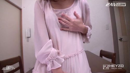 A superb amateur shaved girl who has just moved to Tokyo wears a maid outfit as a part-time job and cums inside!
