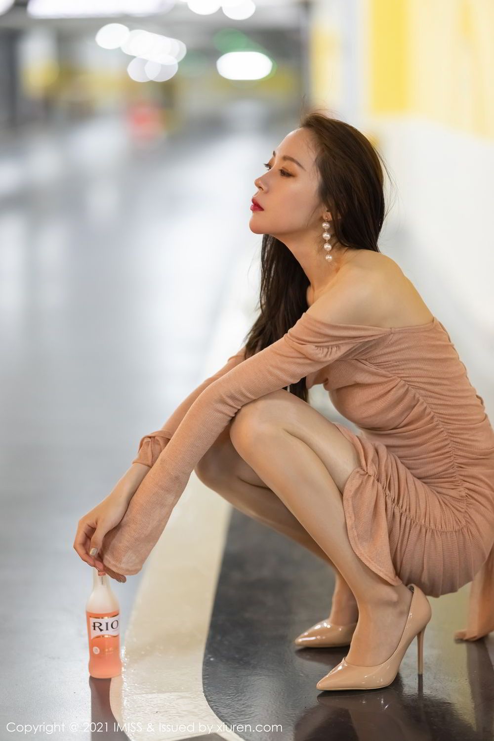 Meng Xinyue is drunk on the street, a beautiful encounter