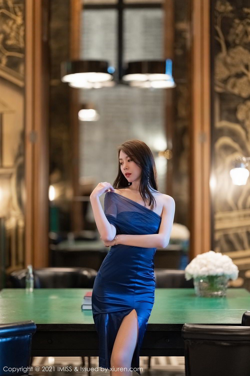 Night Elf Meng Xinyue is slender and soft
