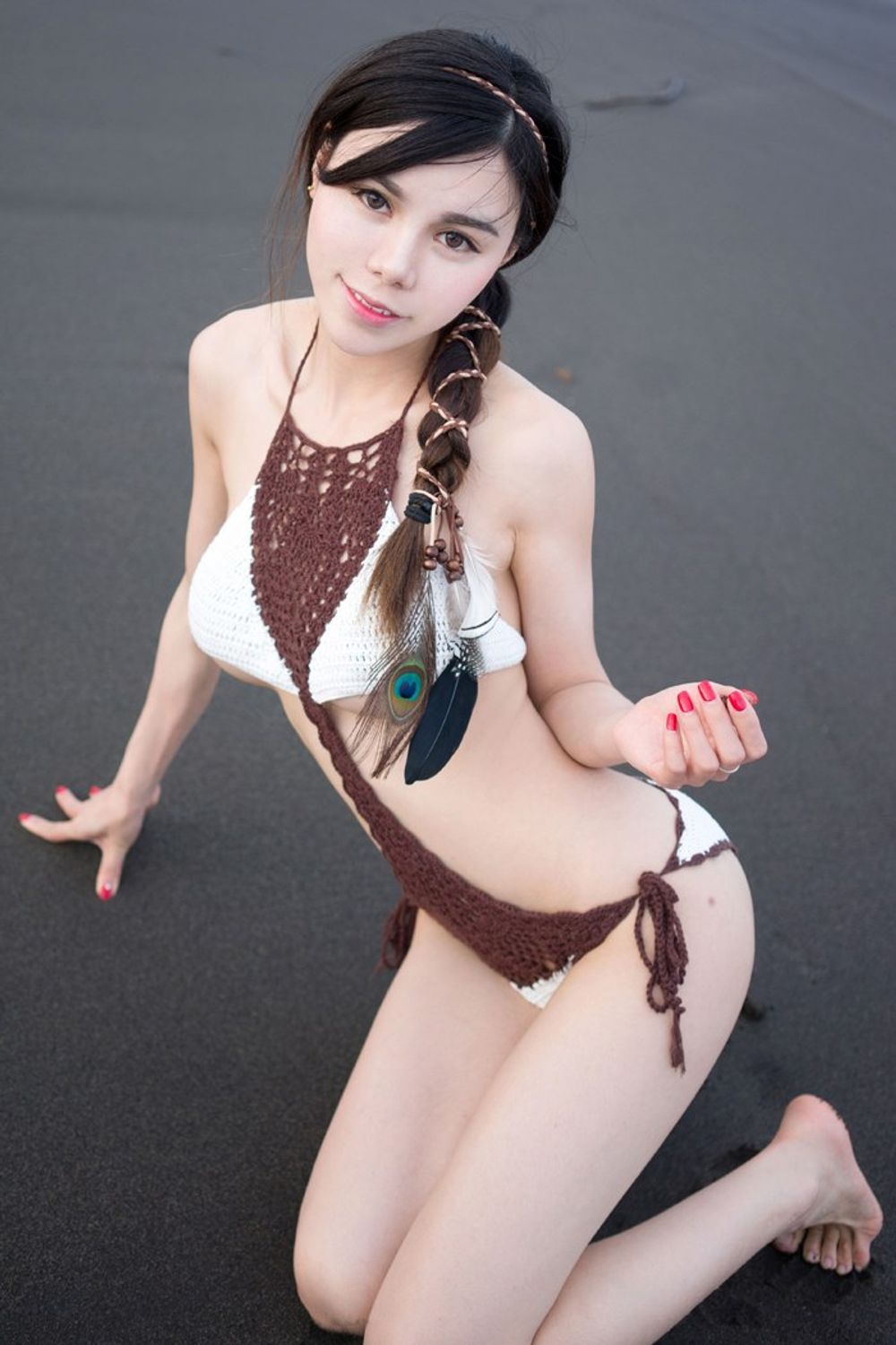 Tender model Shen Jiaxi shows her beautiful breasts in ribbon underwear