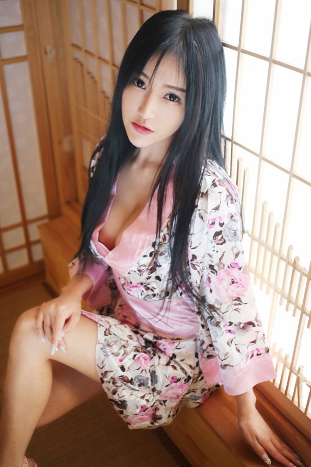 The best young model Yang Shangxuan in uniform with half-exposed big breasts