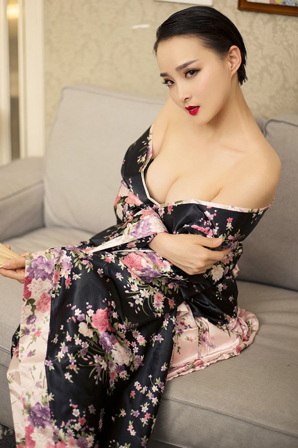 Kimono sister Zhou Xi loves black silk buttocks to make people swell