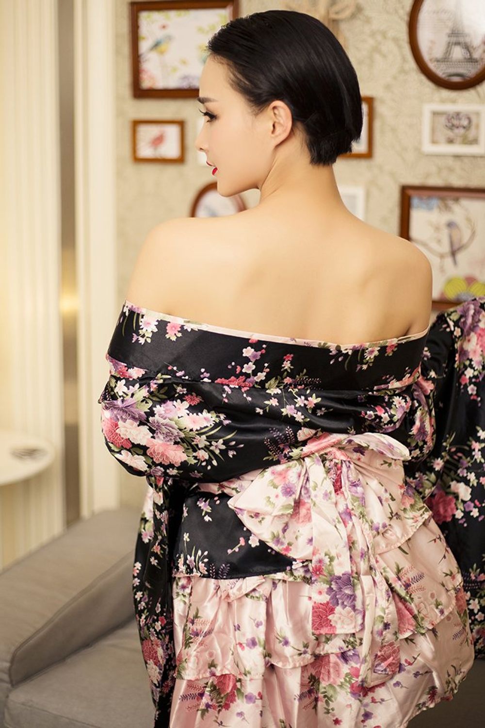Kimono sister Zhou Xi loves black silk buttocks to make people swell