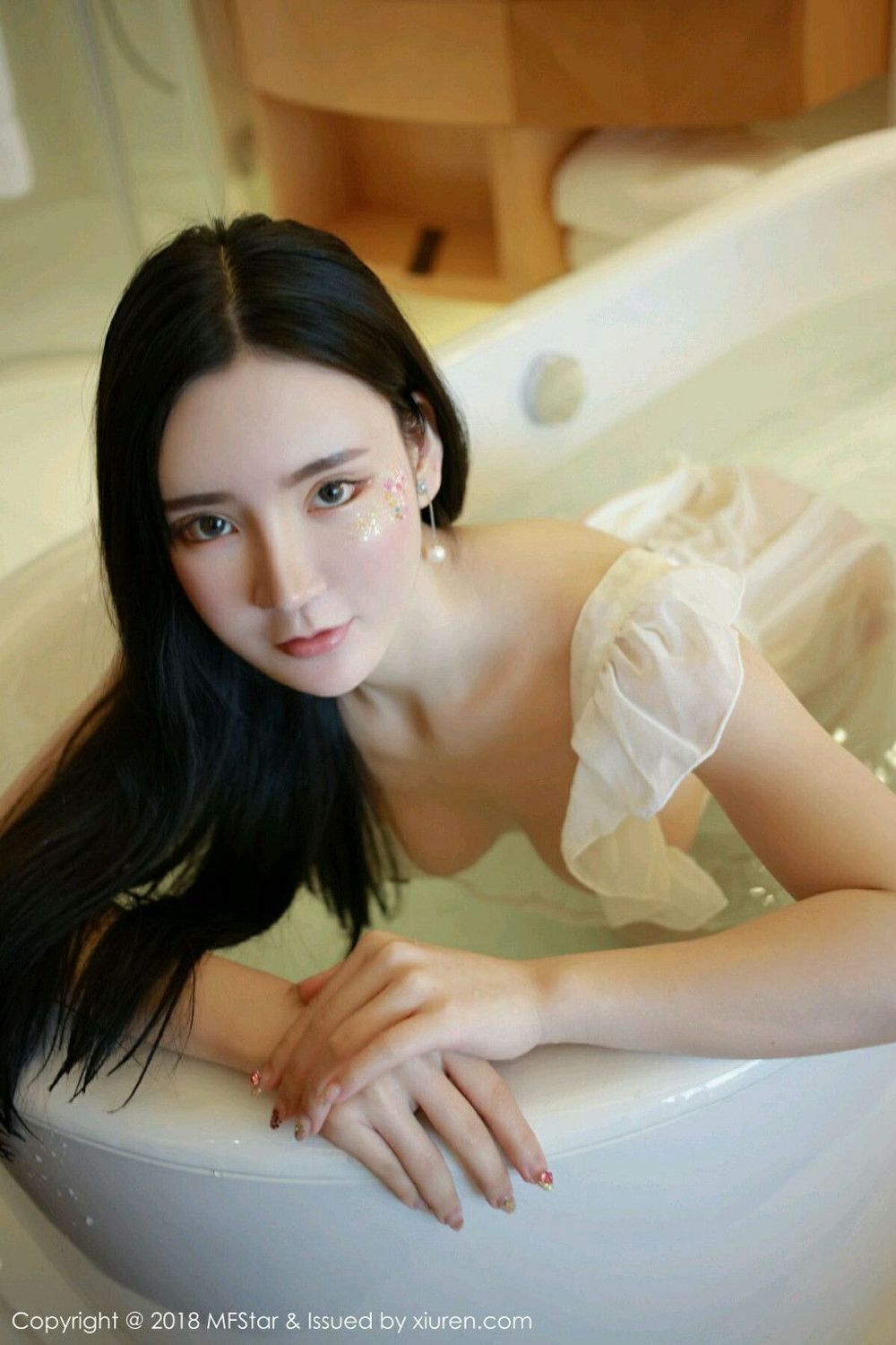 Wet body goddess Zhou Yuxi Luoqiu tulle half-covered chest