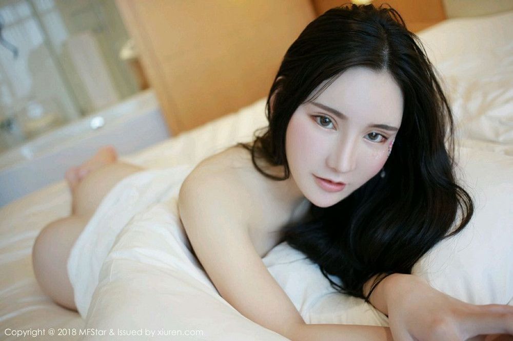 Wet body goddess Zhou Yuxi Luoqiu tulle half-covered chest